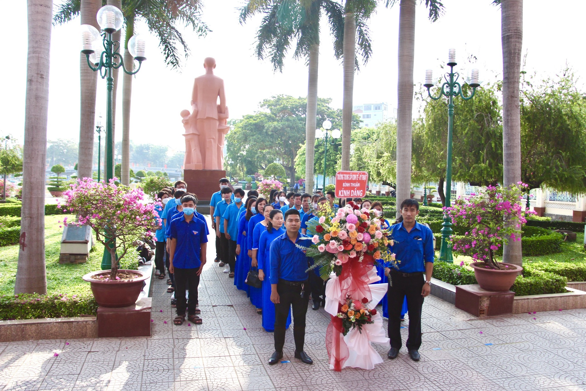 SÔI NỔI CÁC HOẠT ĐỘNG CHÀO MỪNG 48 NĂM NGÀY GIẢI PHÓNG TỈNH BÌNH THUẬN (19/4/1975-19/4/2023) VÀ 13 NĂM NGÀY THÀNH LẬP TRƯỜNG TRUNG CẤP KINH TẾ - KỸ THUẬT BÌNH THUẬN (19/4/2010-19/4/2023)